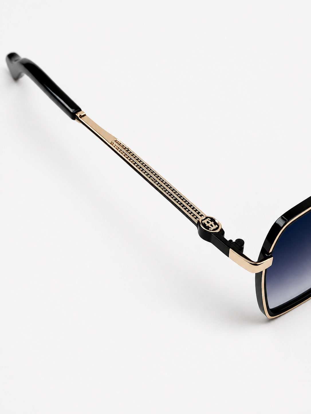 Cartier – 2742 - 55 – Golden Black Gradient – Metal - Sunglasses – Unisex